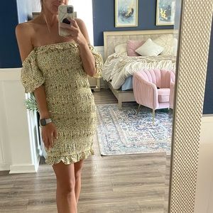 Off the shoulder dress, amazing stretch!